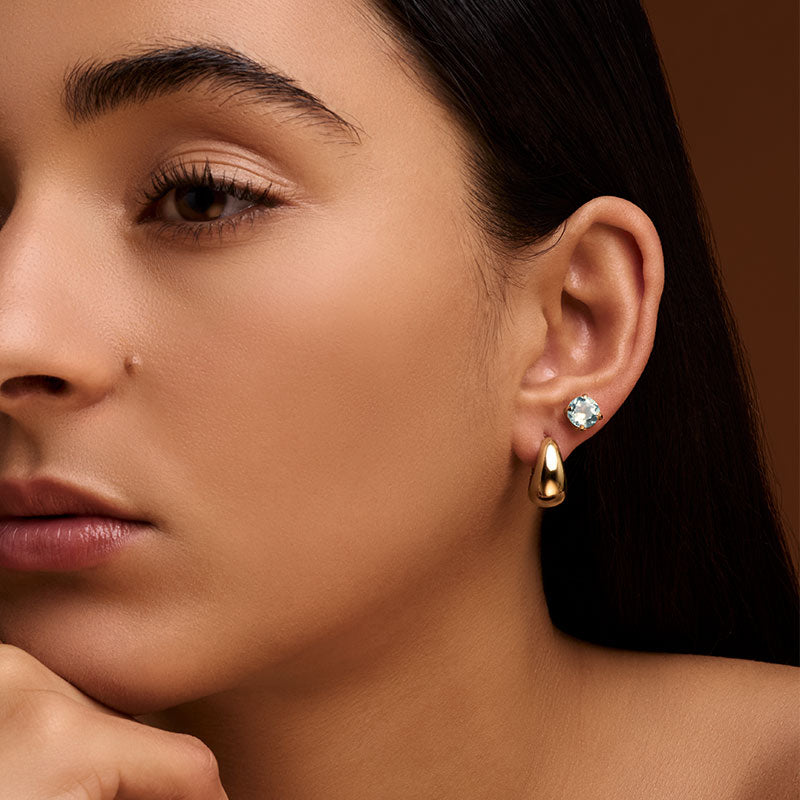 Solitaire Stud, Blue Topaz, Gold