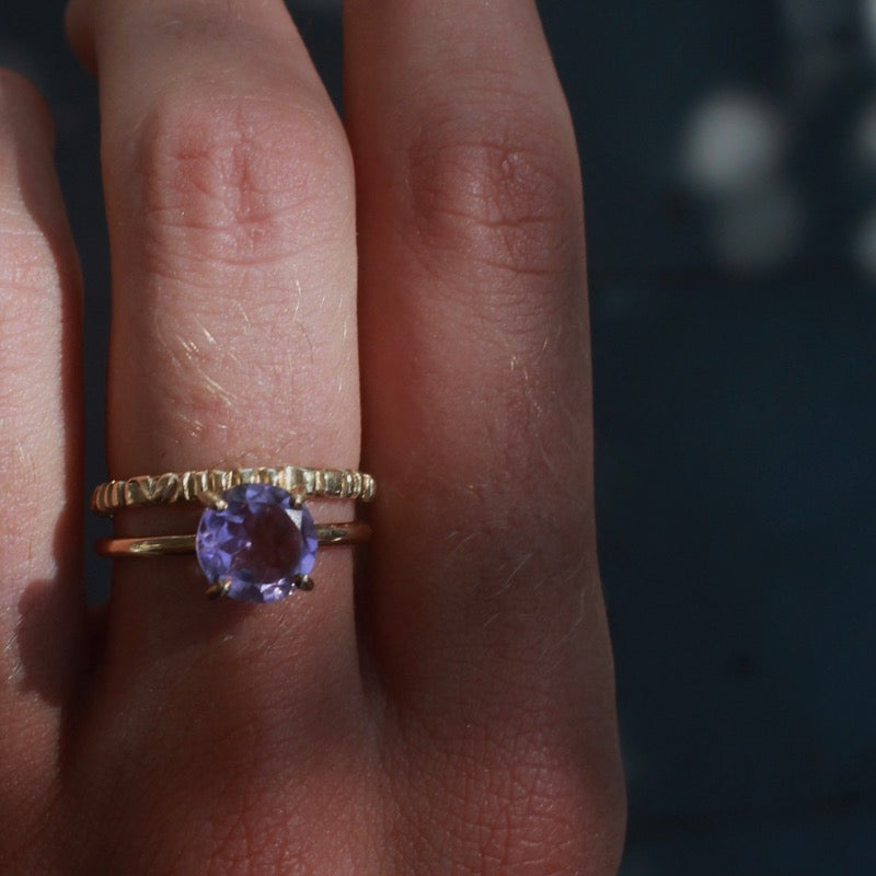 Solitaire Ring, Lilac Amethyst, 9kt Yellow Gold