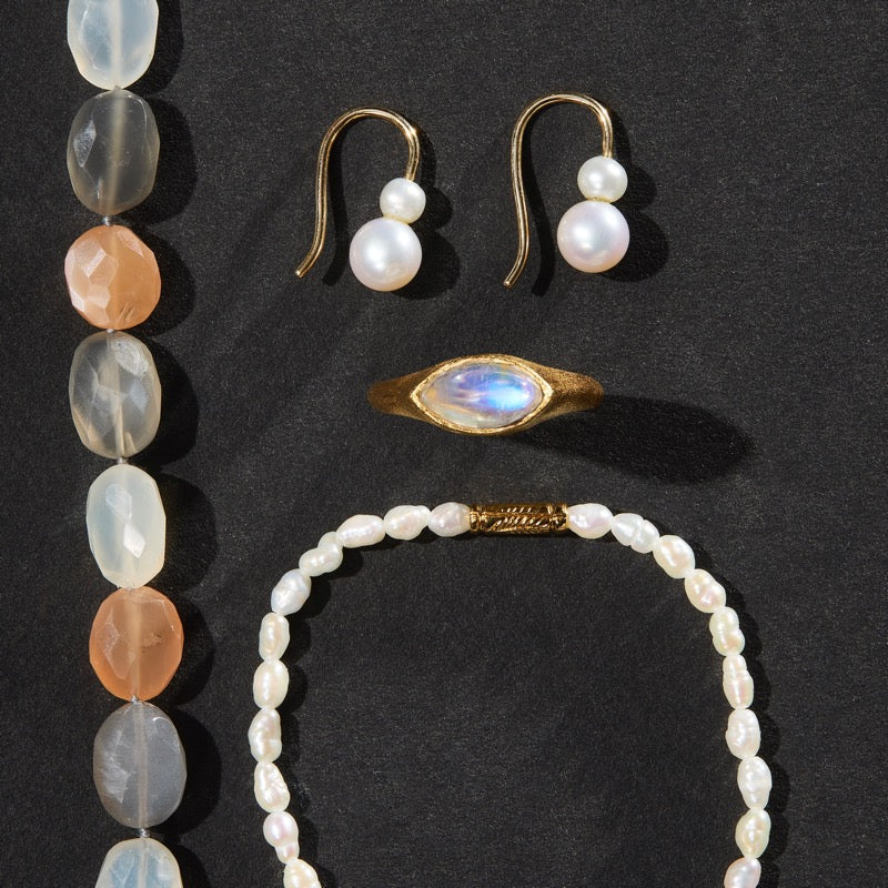 Aphrodite Earring, Pearl, 9kt Yellow Gold