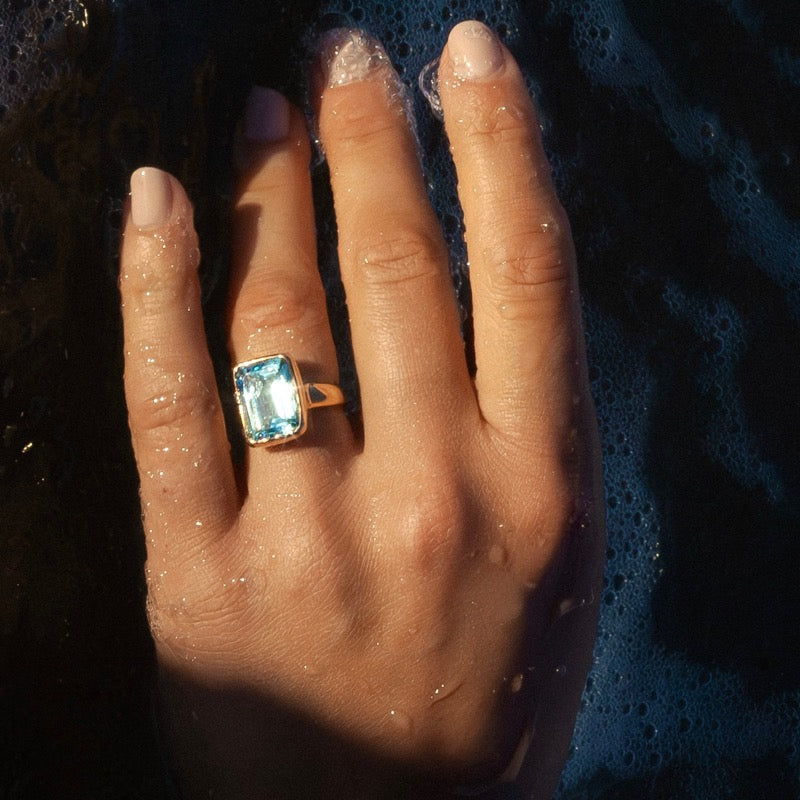 Milos Ring, Blue Topaz, Gold