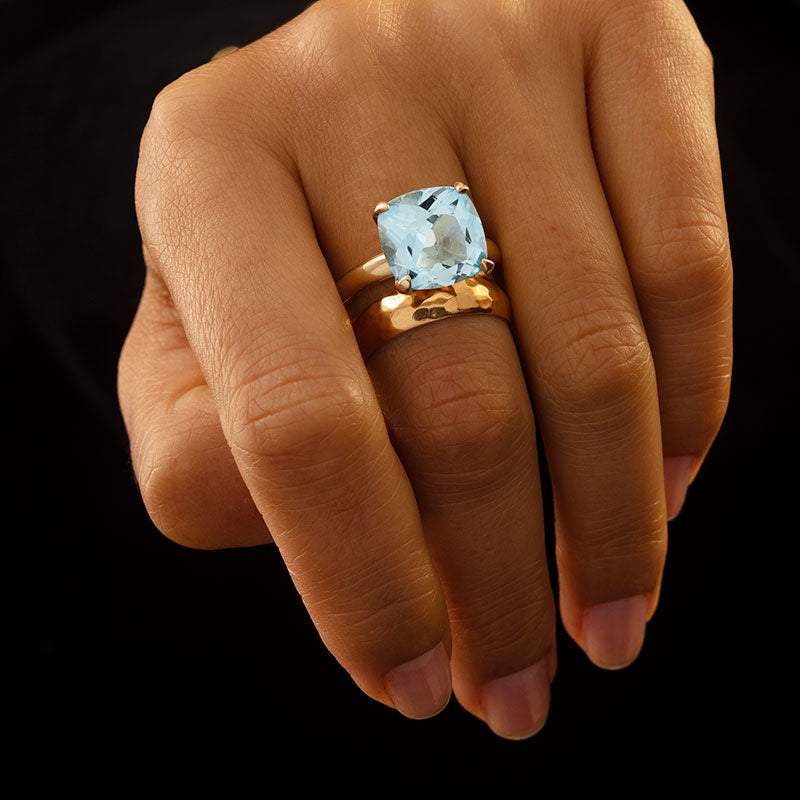 Kara Ring, Blue Topaz, 9kt Yellow Gold