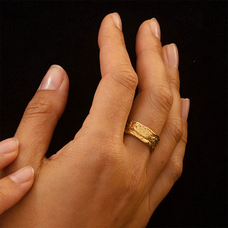 Magma Band, Wide, Gold
