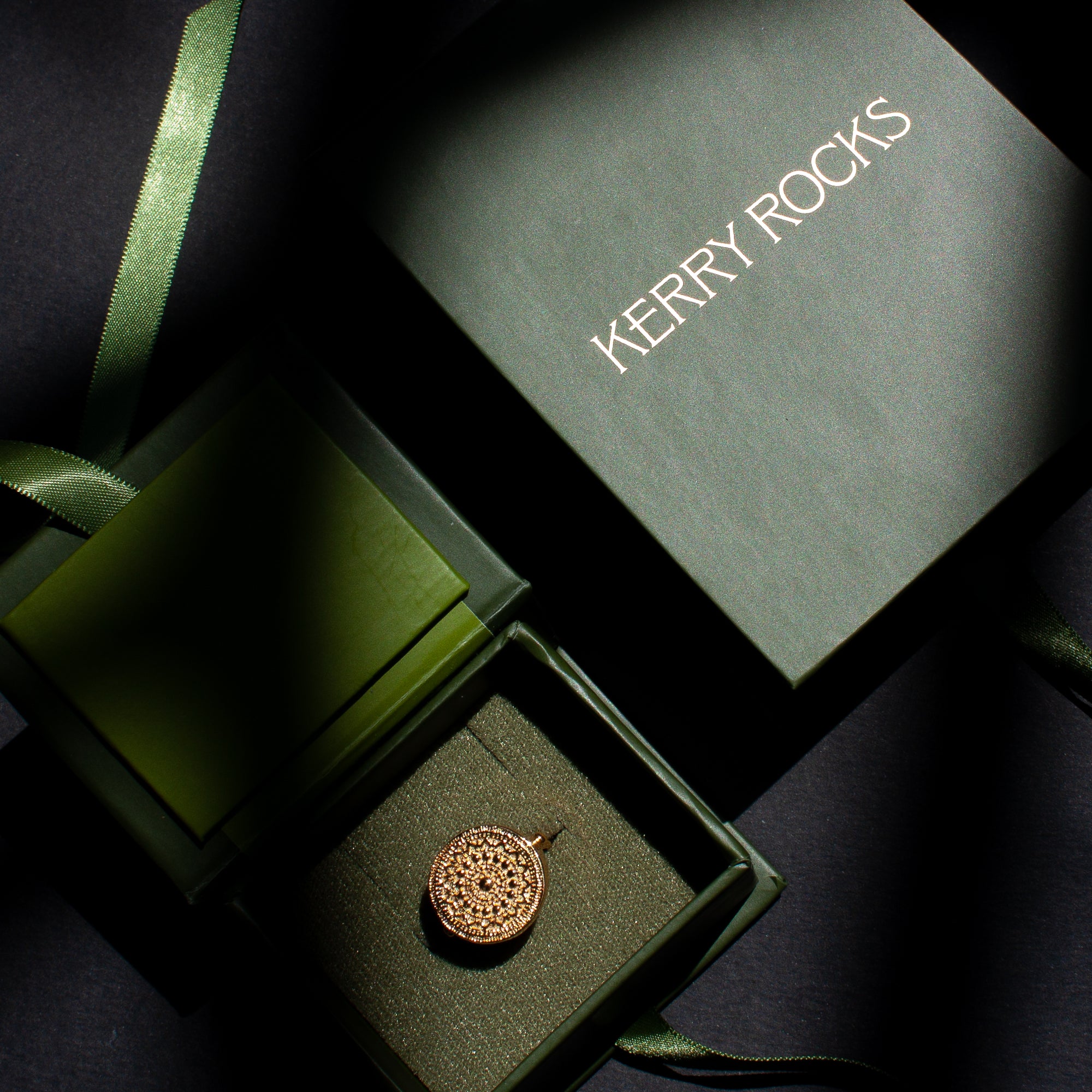 Medallion Ring, 9kt Yellow Gold