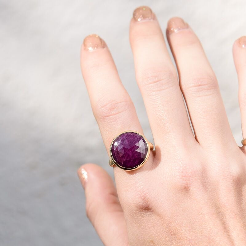 Pebble Ring, Ruby, 9kt Yellow Gold