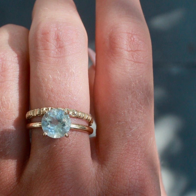 Solitaire Ring, Blue Topaz, 9kt Yellow Gold