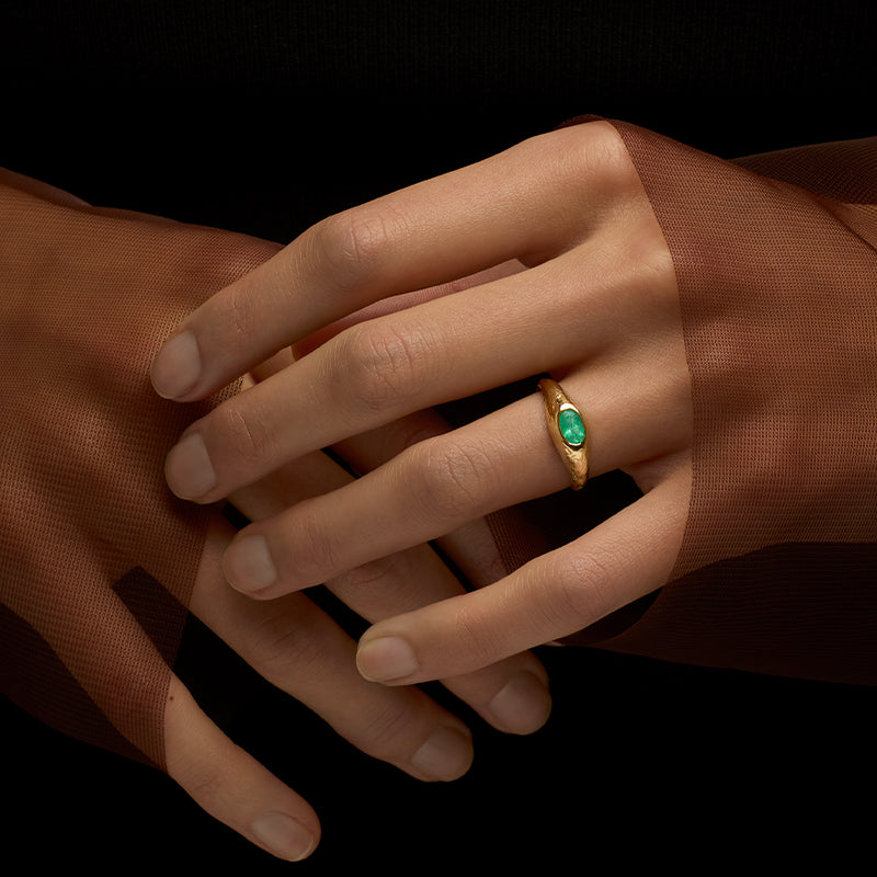 Aurelia Ring, Emerald, 9kt Yellow Gold