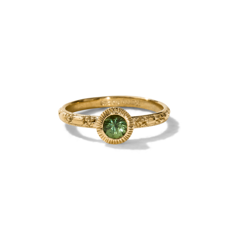 Embossed Ring, Green Sapphire, 9kt Yellow Gold