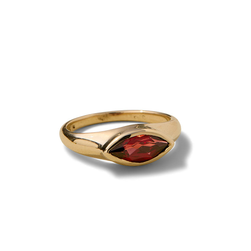 Iris Ring, Garnet, 9kt Yellow Gold