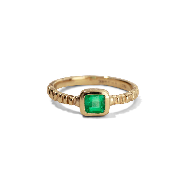 Linea Ring, Emerald, Small, 9kt Yellow Gold