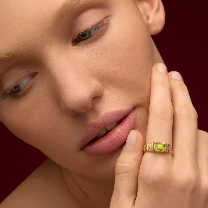Linea Ring, Peridot, Gold