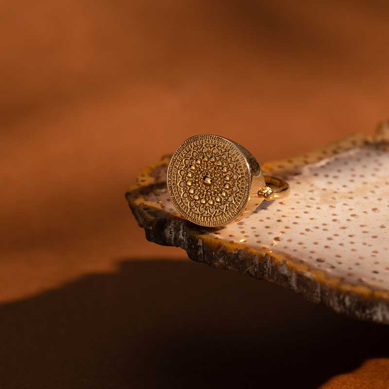 Medallion Ring, Gold