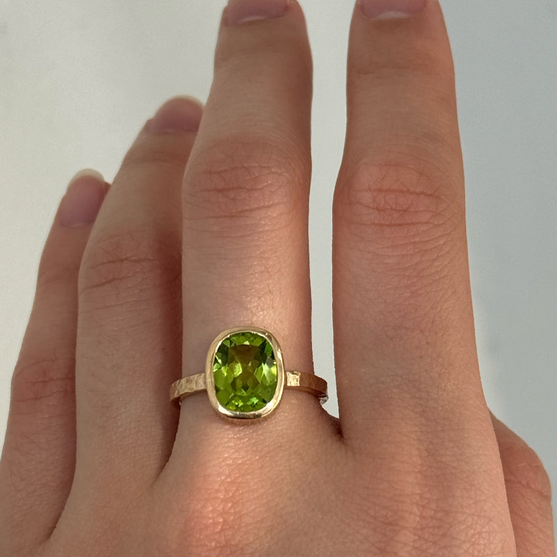 Minerva Ring, Rectangular, Peridot, 9kt Yellow Gold