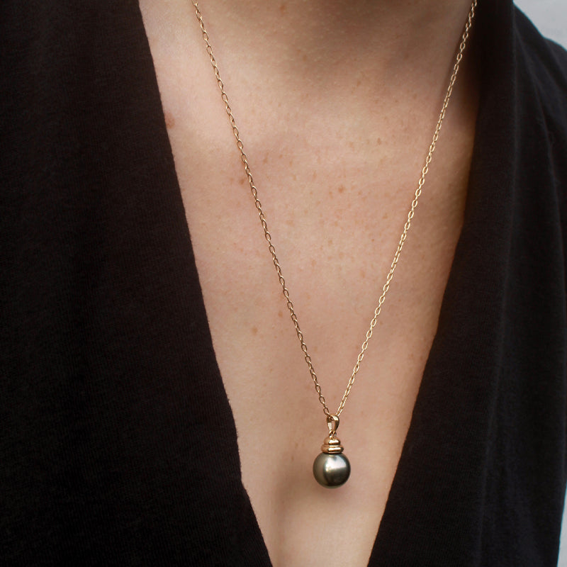Nero Pendant, Natural Black Pearl, 9kt Yellow Gold