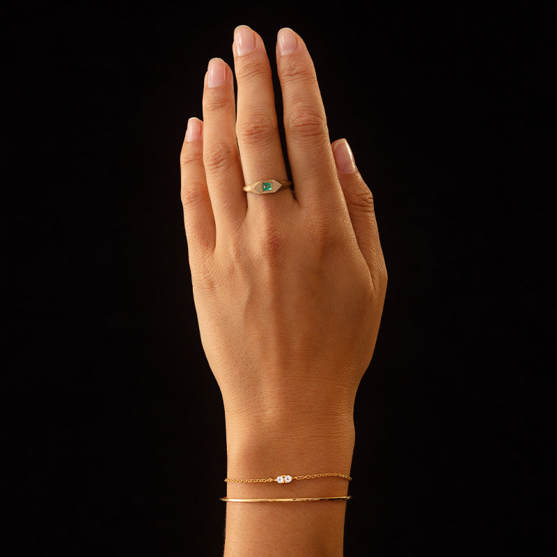 Rhombus Ring, Emerald, 9kt Yellow Gold