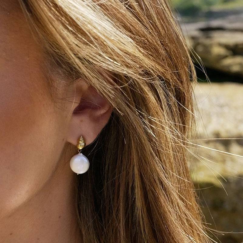 Conch Stud, Pearl, Gold