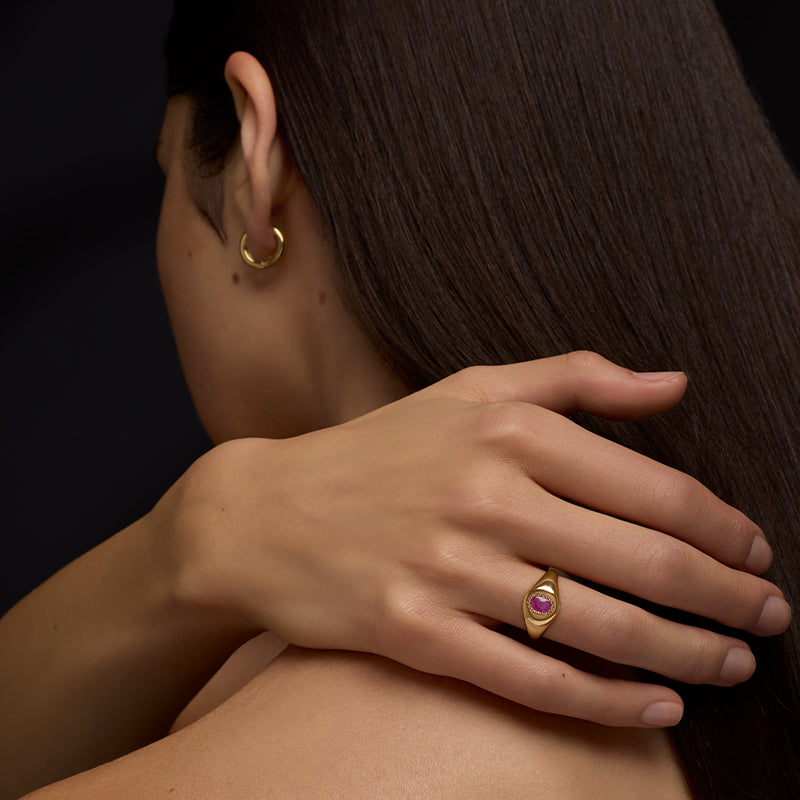 Signet Ring, Ruby, 9kt Yellow Gold