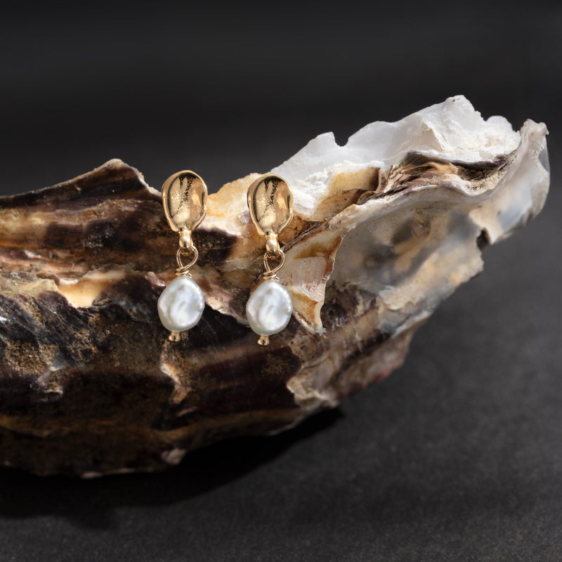 Tiny Keshi Stud, Pearl, 9kt Yellow Gold