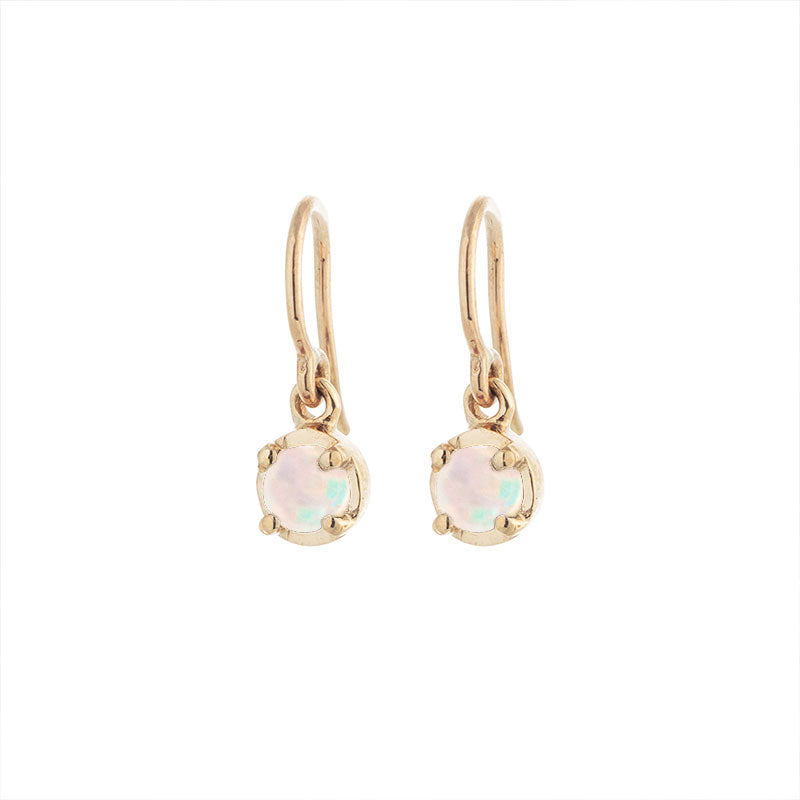 Winkie Earring, White Opal, 9kt Yellow Gold