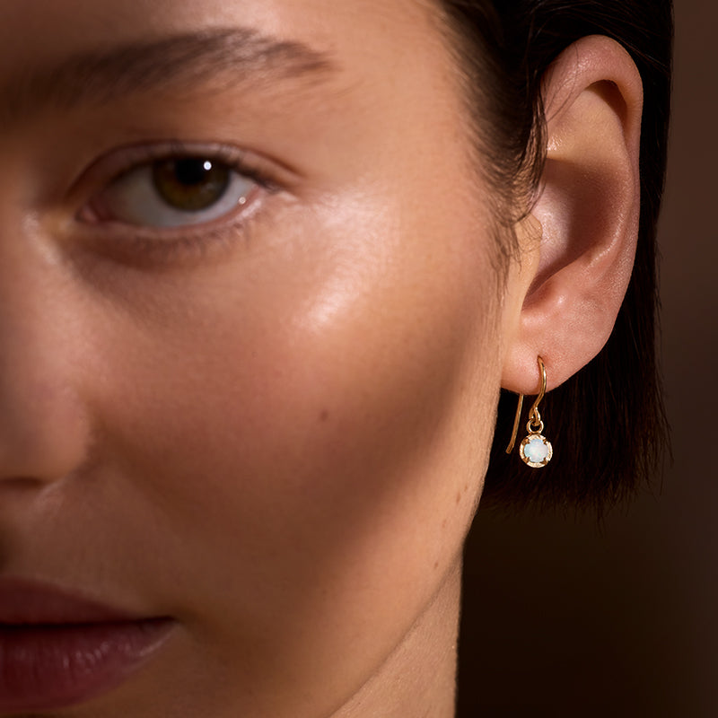 Winkie Earring, White Opal, Gold