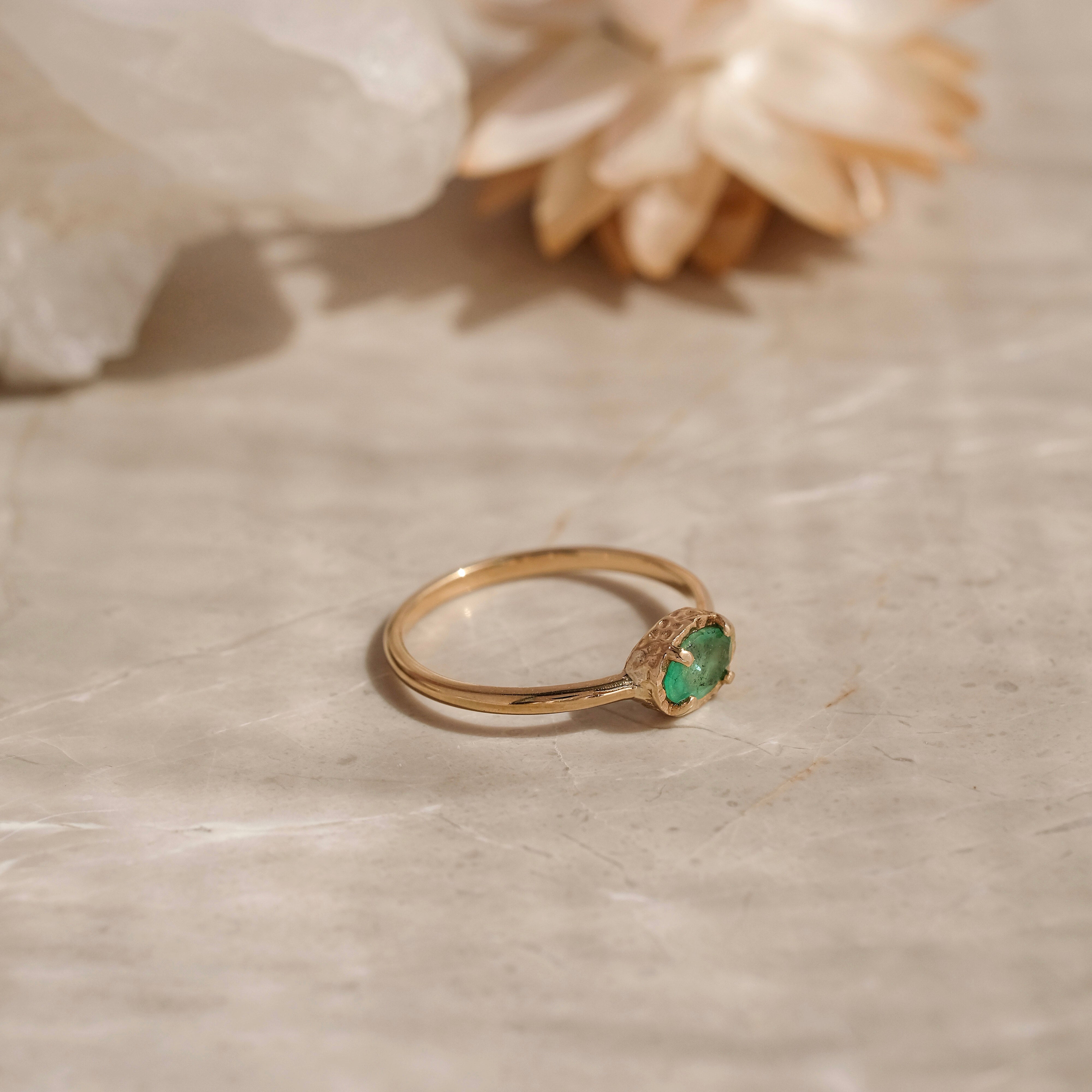 Ceres Ring, Emerald, 9kt Yellow Gold