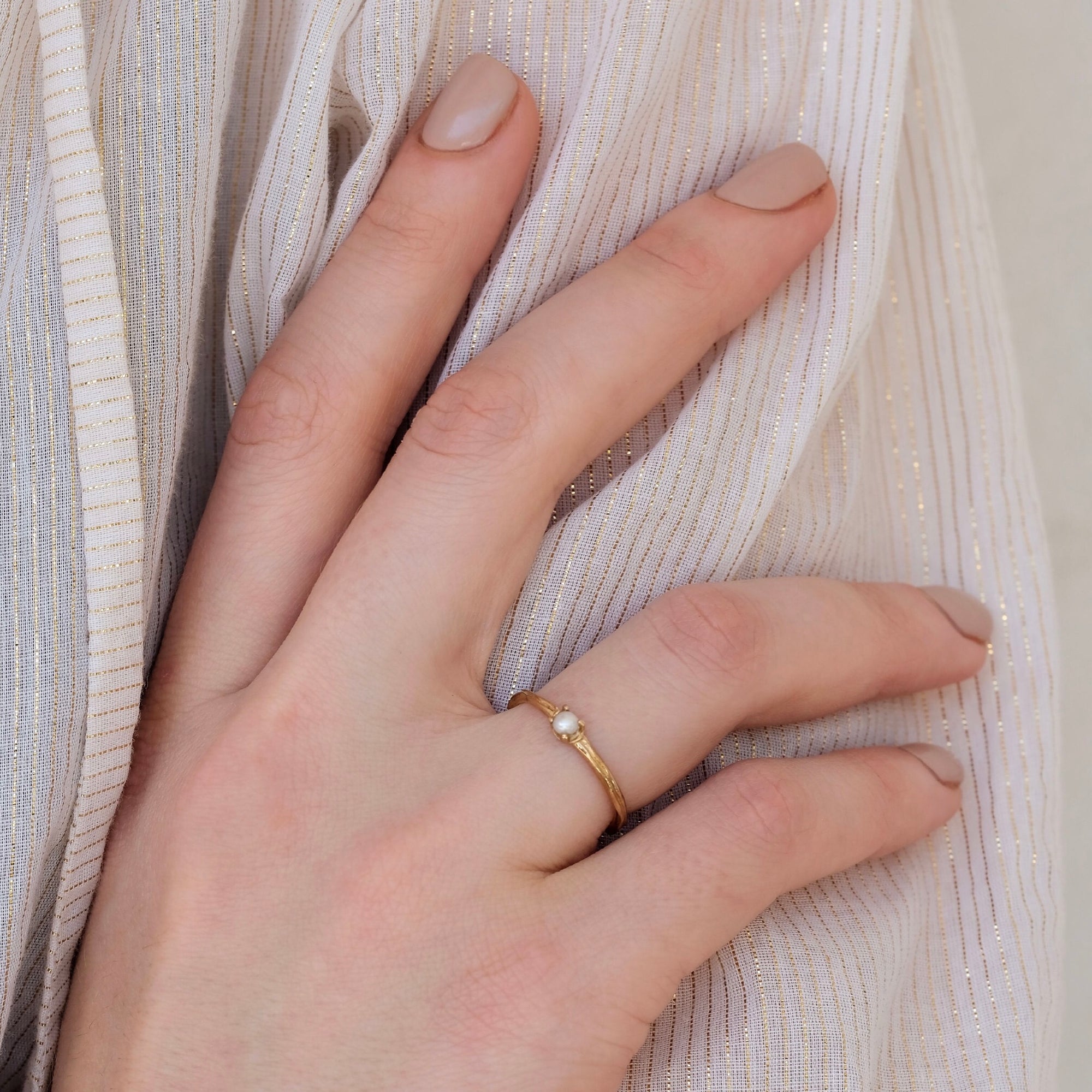 Twig Ring, Pearl, 9kt Yellow Gold