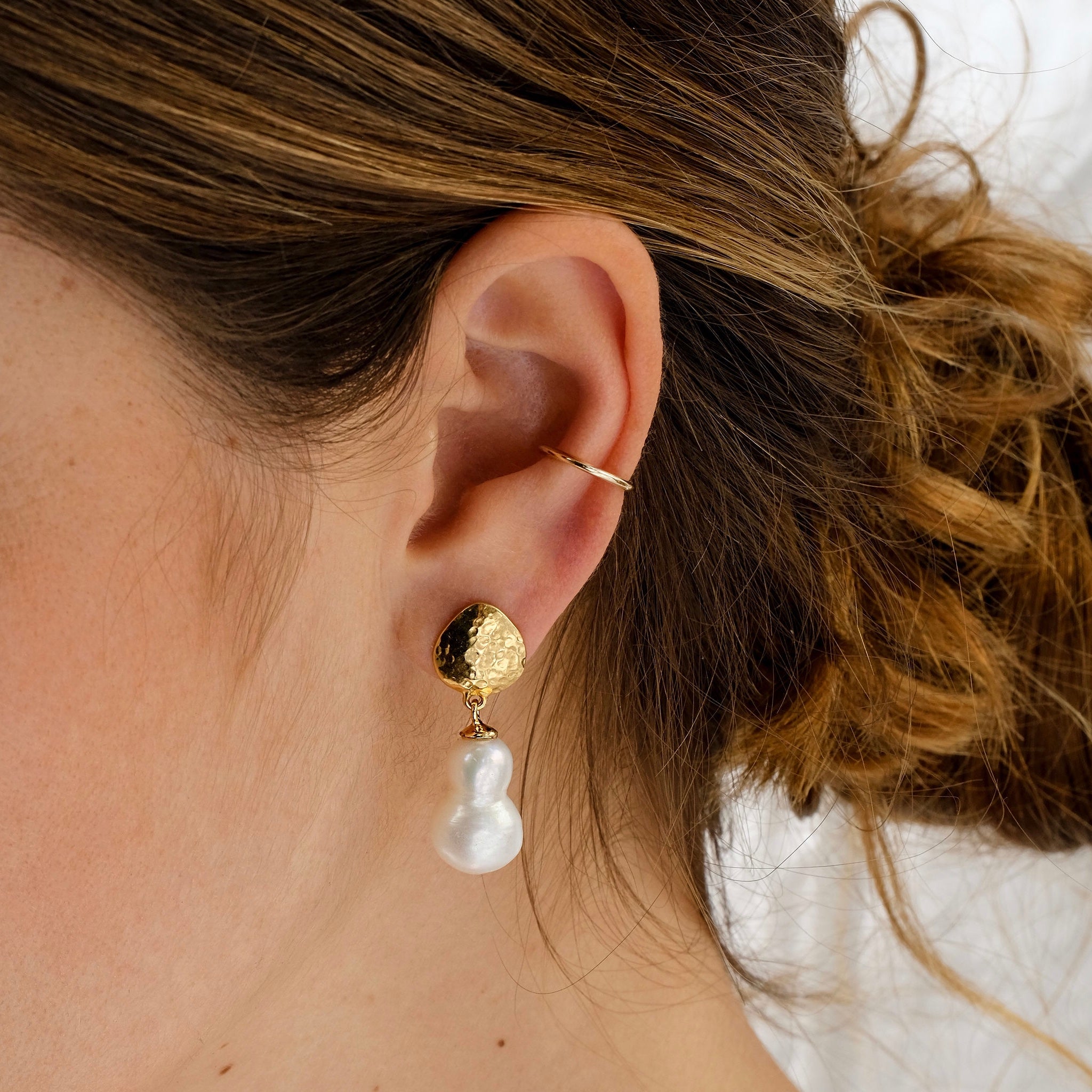 Dune Stud, White Pearl, Gold
