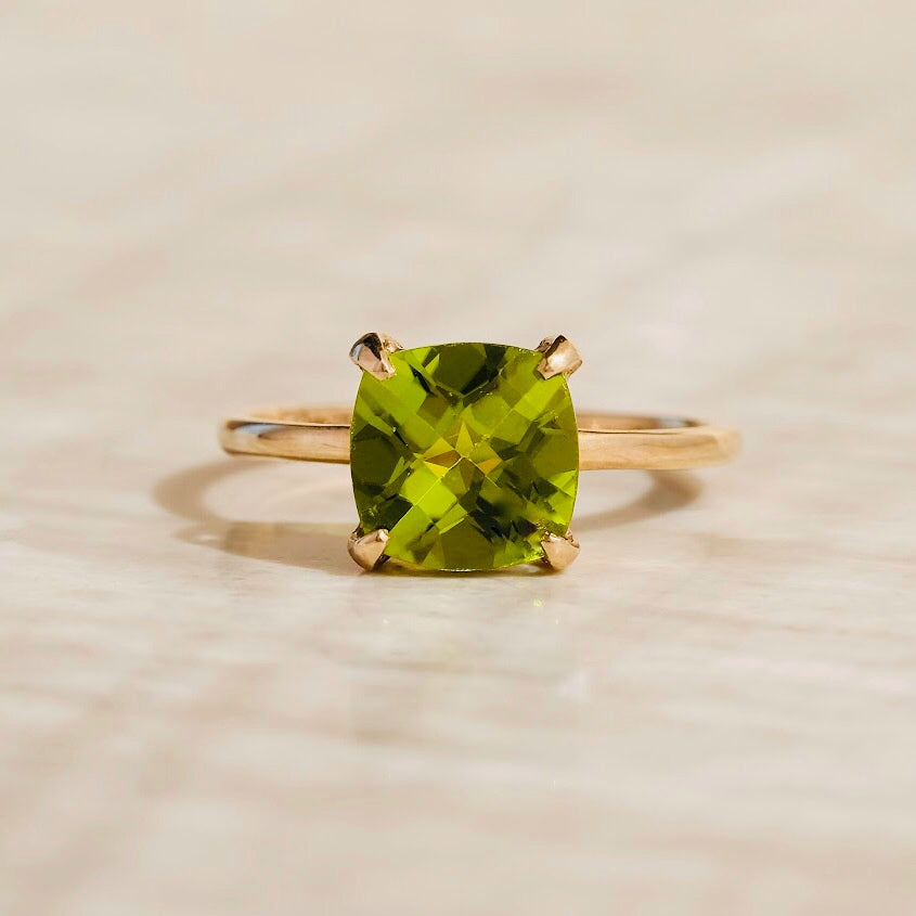 Mini Kara Ring, Peridot, 9kt Yellow Gold