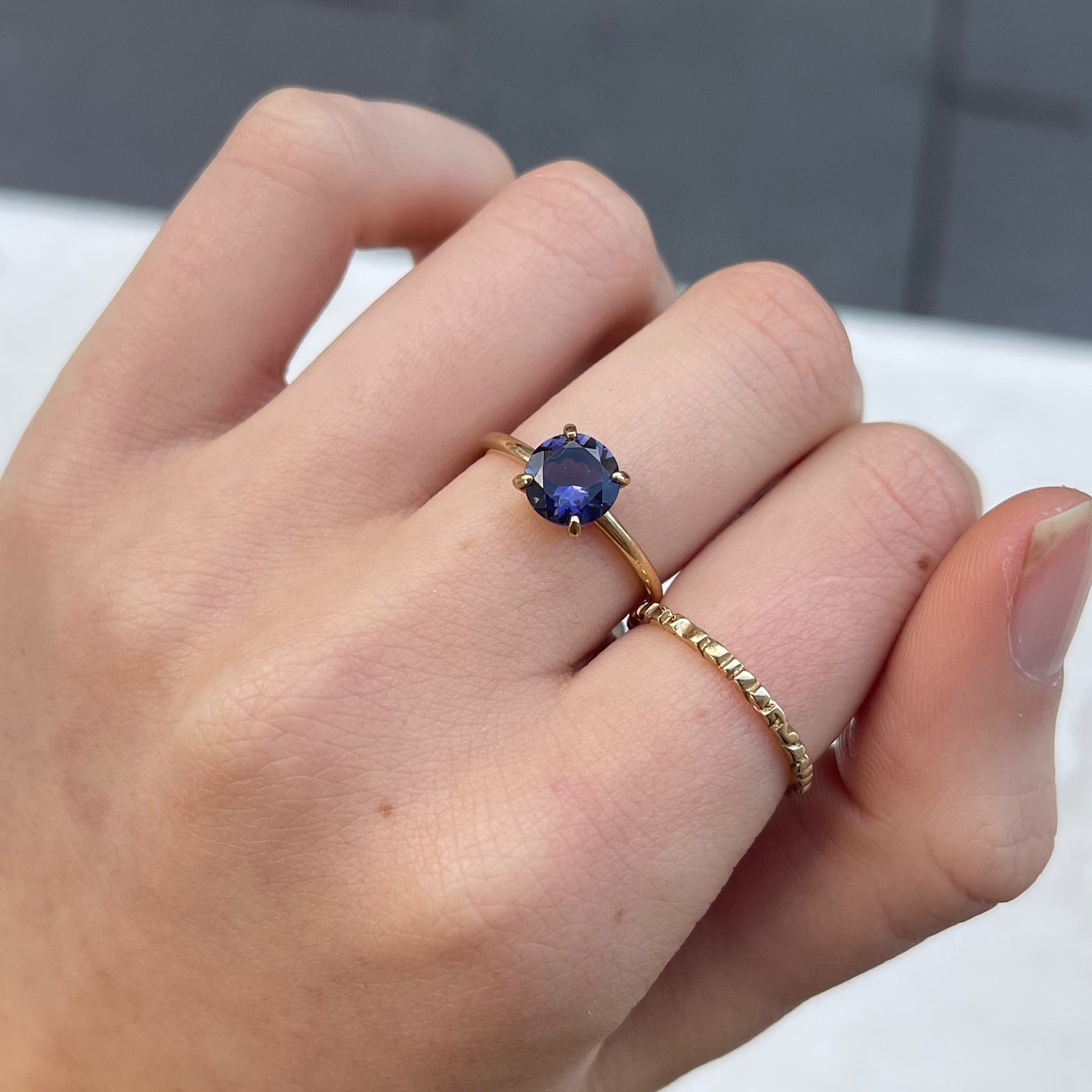 Solitaire Ring, Iolite, 9kt Yellow Gold