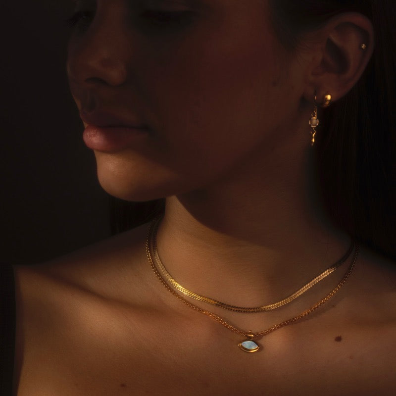 Iris Necklace, White Opal, 9kt Yellow Gold