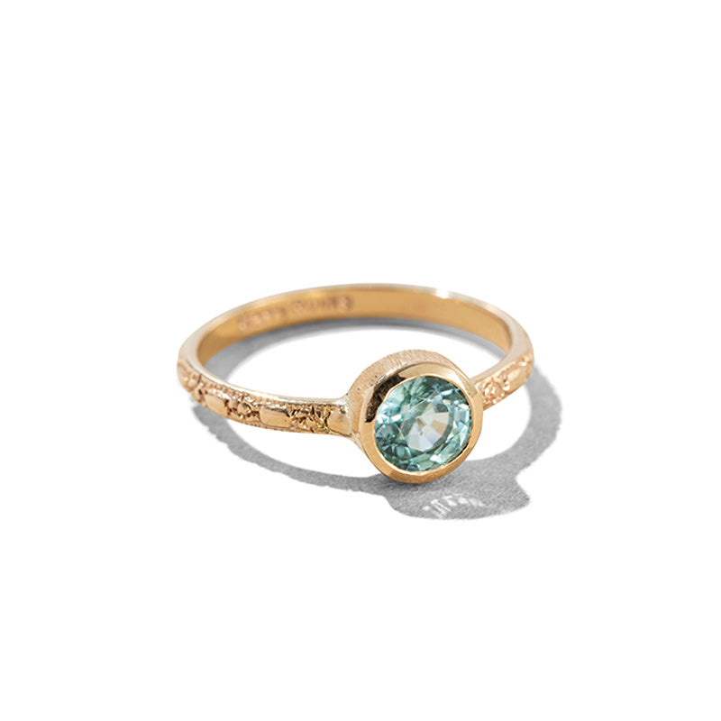 Embossed Ring, Blue Zircon, 9kt Yellow Gold