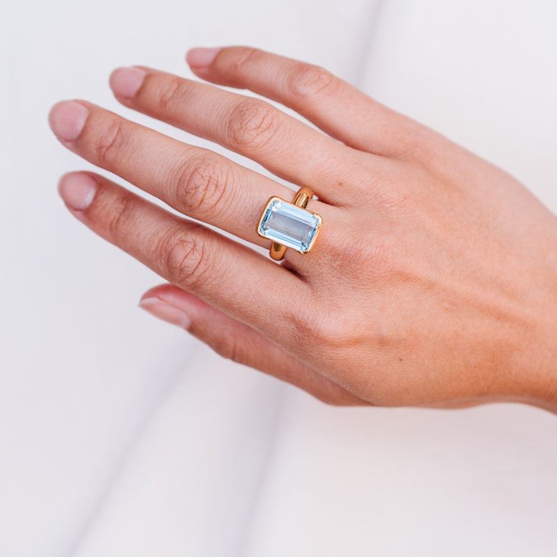 Milos Ring, Blue Topaz, Gold