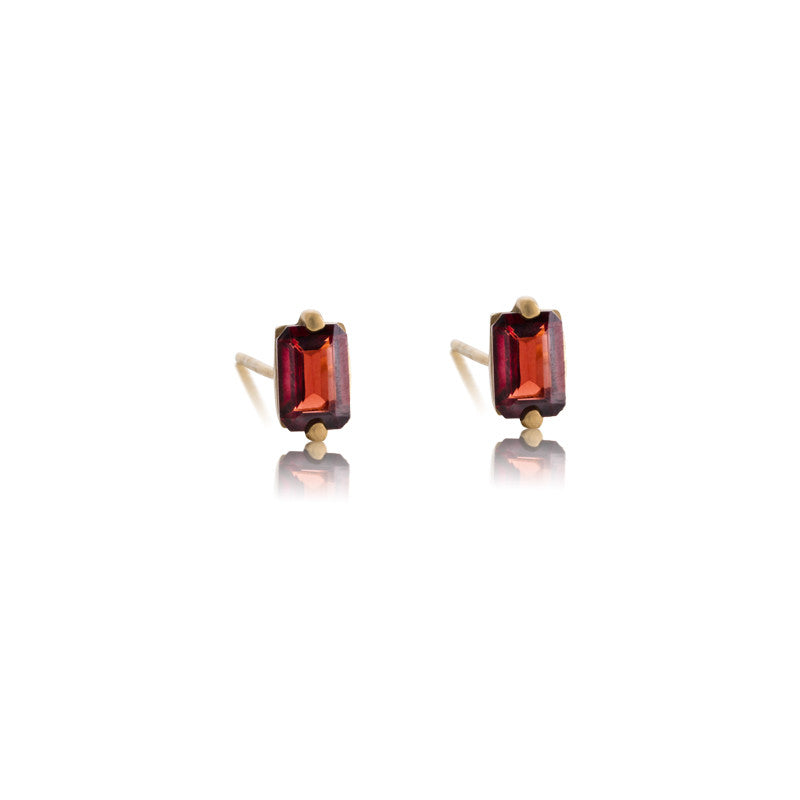 Baguette Mini Stud, Garnet, 9kt Yellow Gold