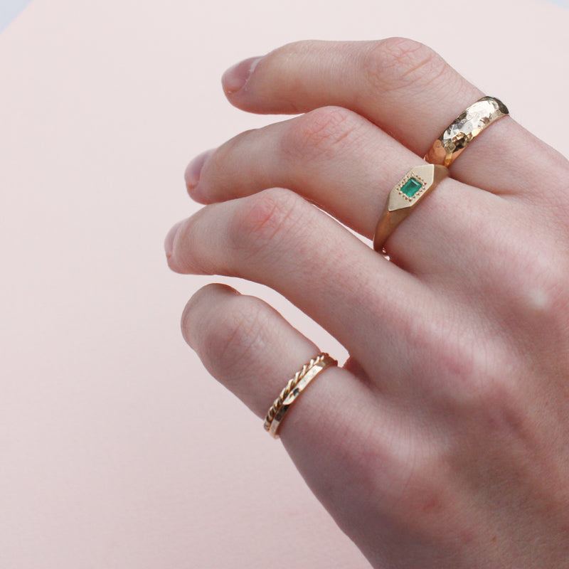 Rhombus Ring, Emerald, 9kt Yellow Gold