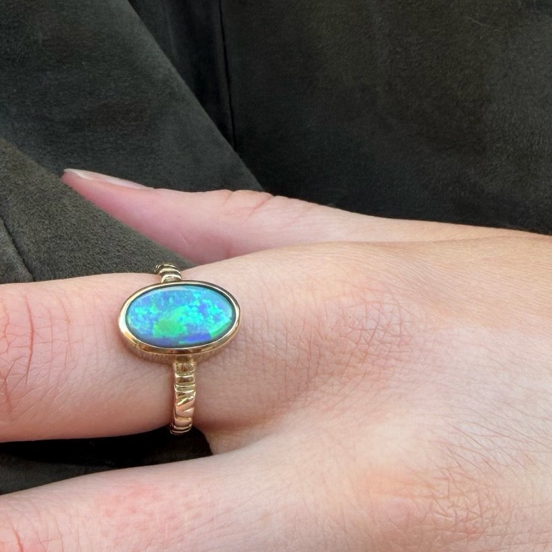 Linea Ring, Black Opal, 9kt Yellow Gold
