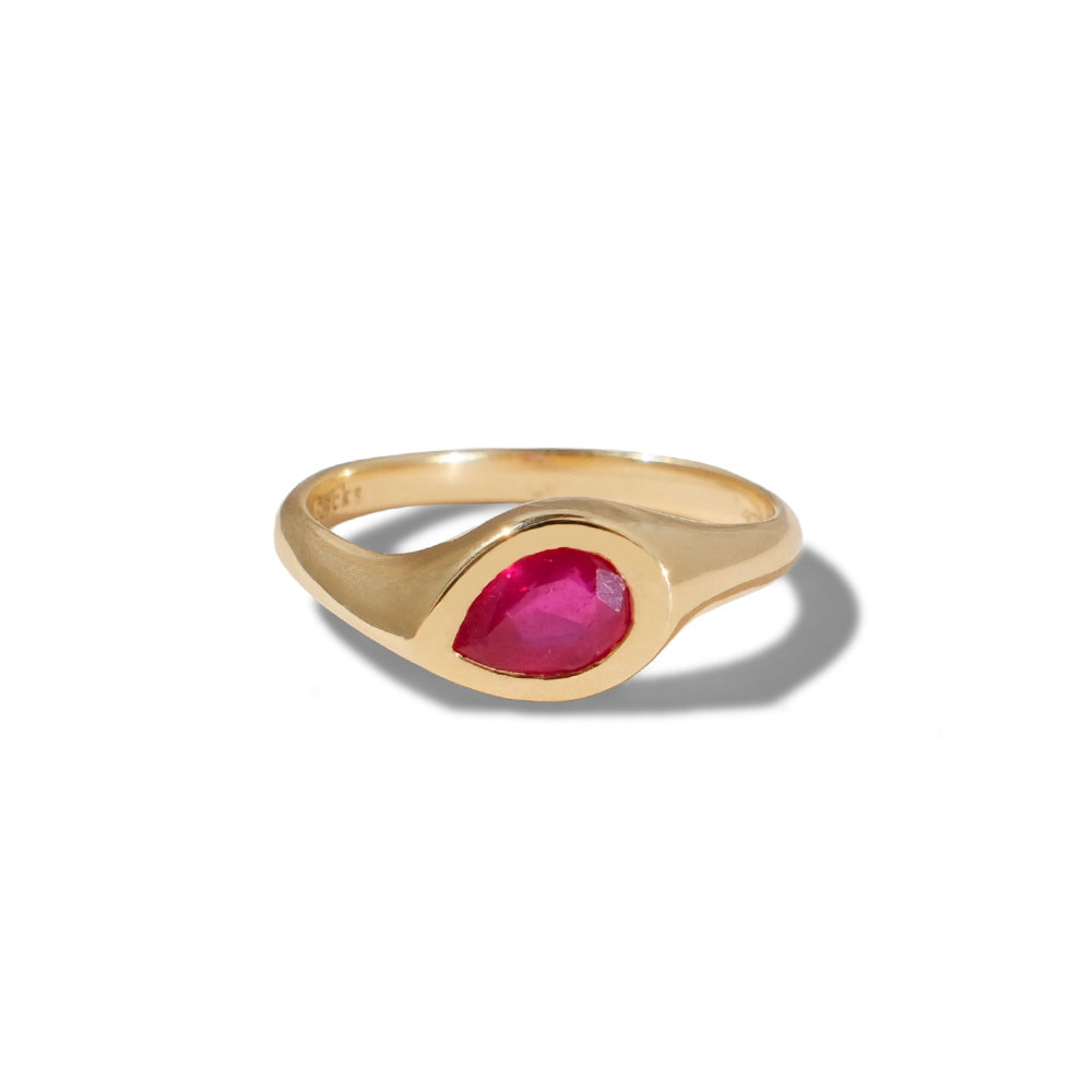 Akros Ring, Ruby, 9kt Yellow Gold