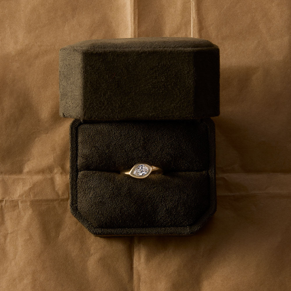 Akros Ring, Diamond, Solid Yellow Gold
