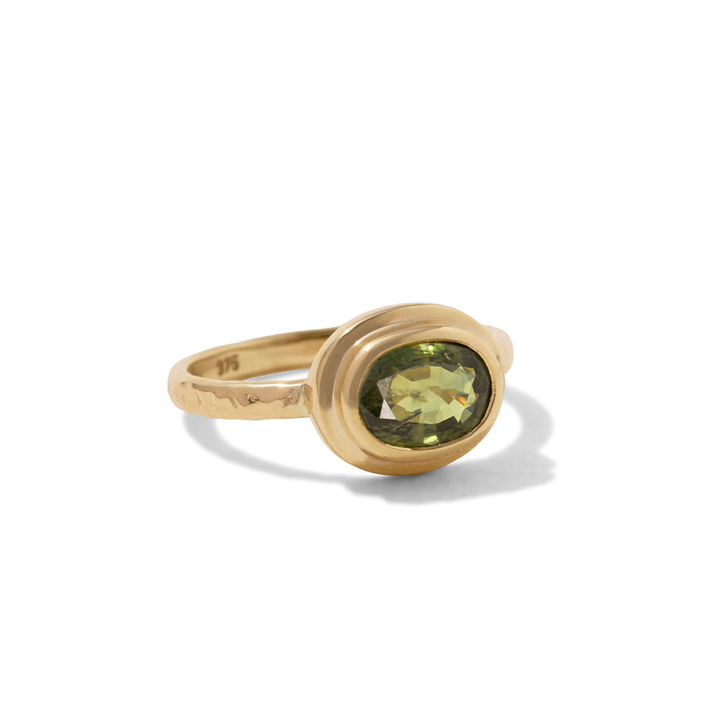Era Ring, Green Sapphire, 9kt Yellow Gold