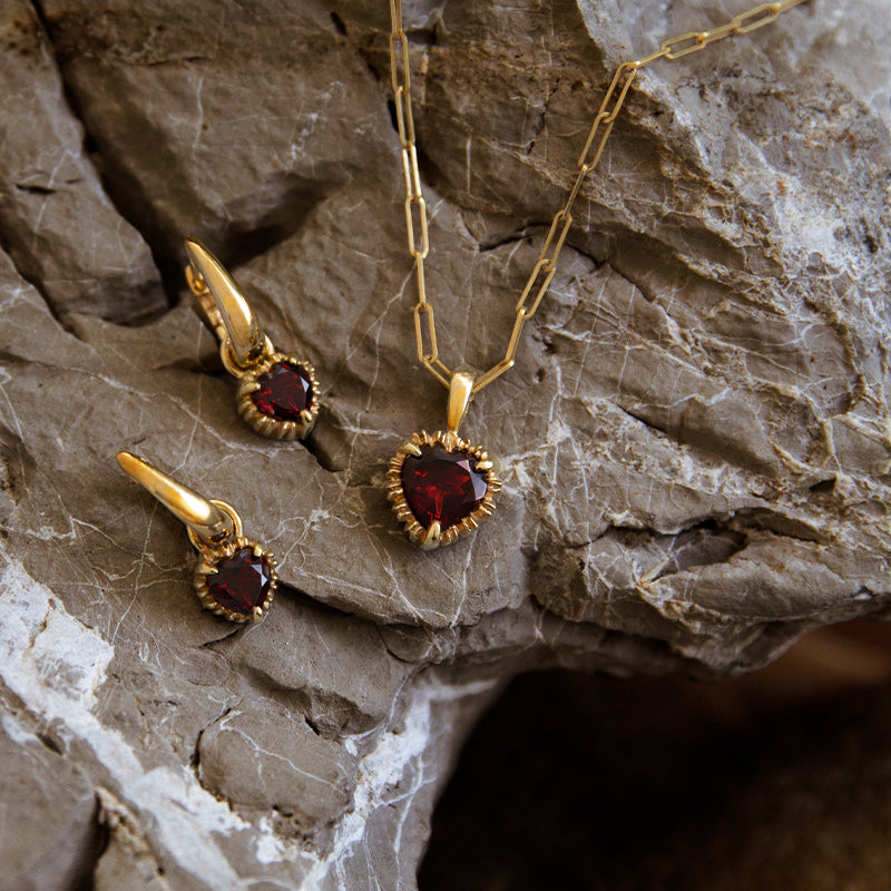 Eros Pendant, Garnet, Gold