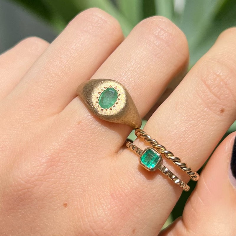 Signet Ring, Emerald, 9kt Yellow Gold