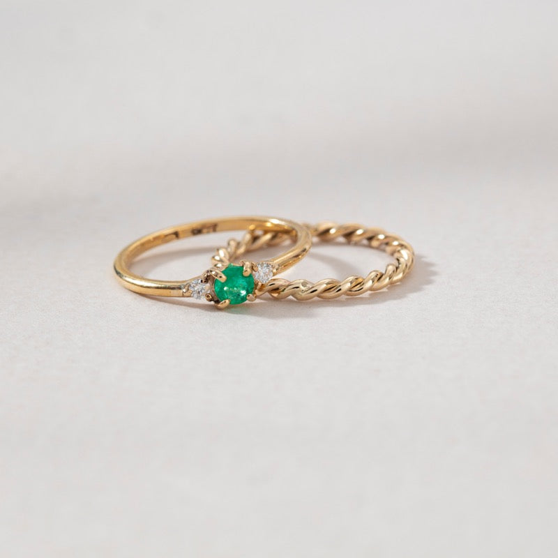 Florence Ring, Emerald, 9kt Yellow Gold