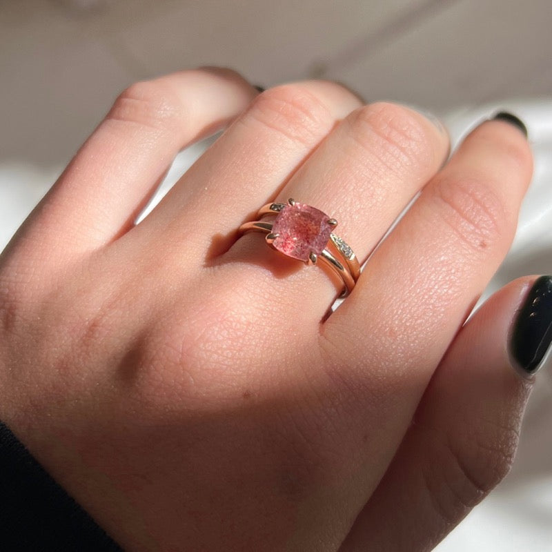 Mini Kara Ring, Strawberry Quartz, 9kt Rose Gold