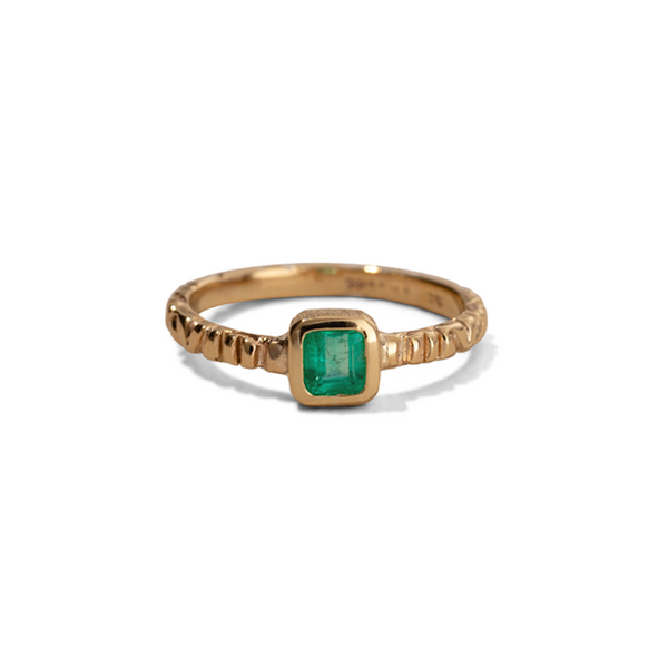 Tiny emerald ring shops box