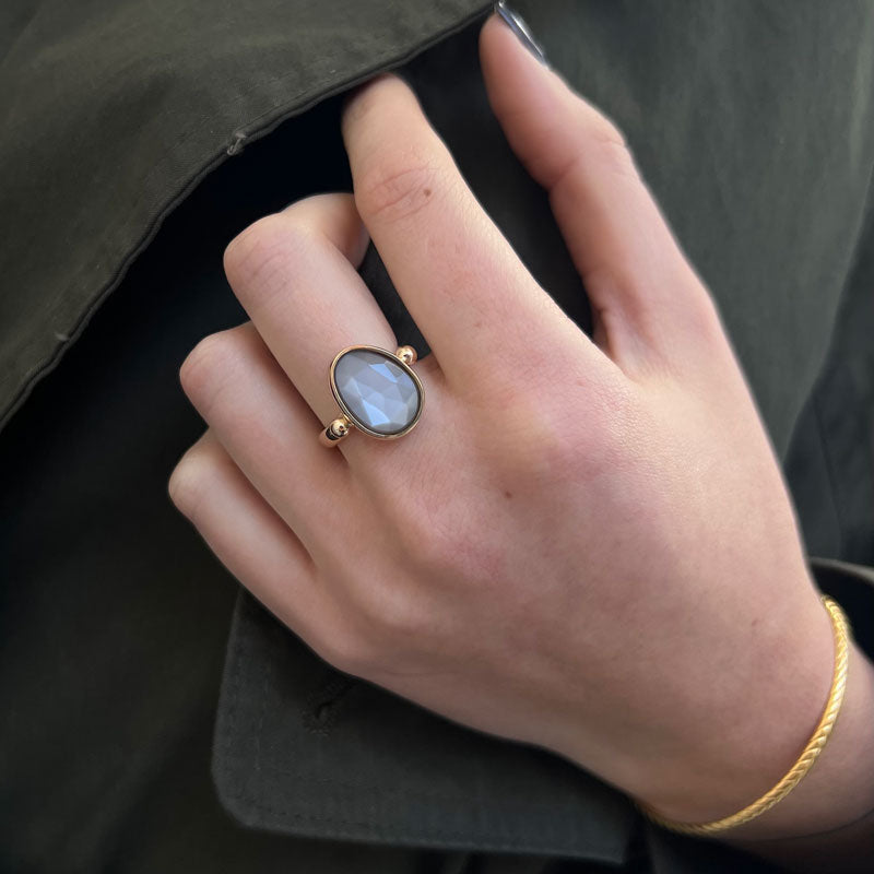 Pebble Ring, Moonstone, 9kt Yellow Gold