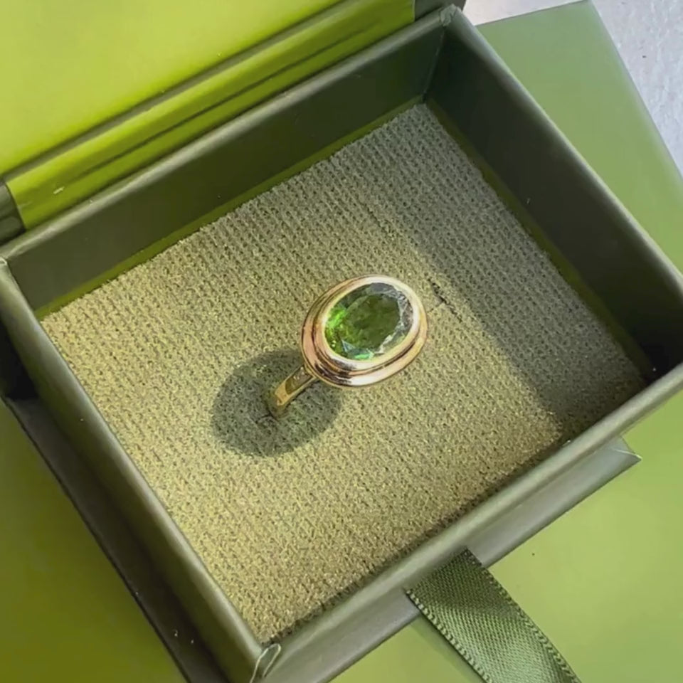 Era Ring, Green Tourmaline, 9kt Yellow Gold