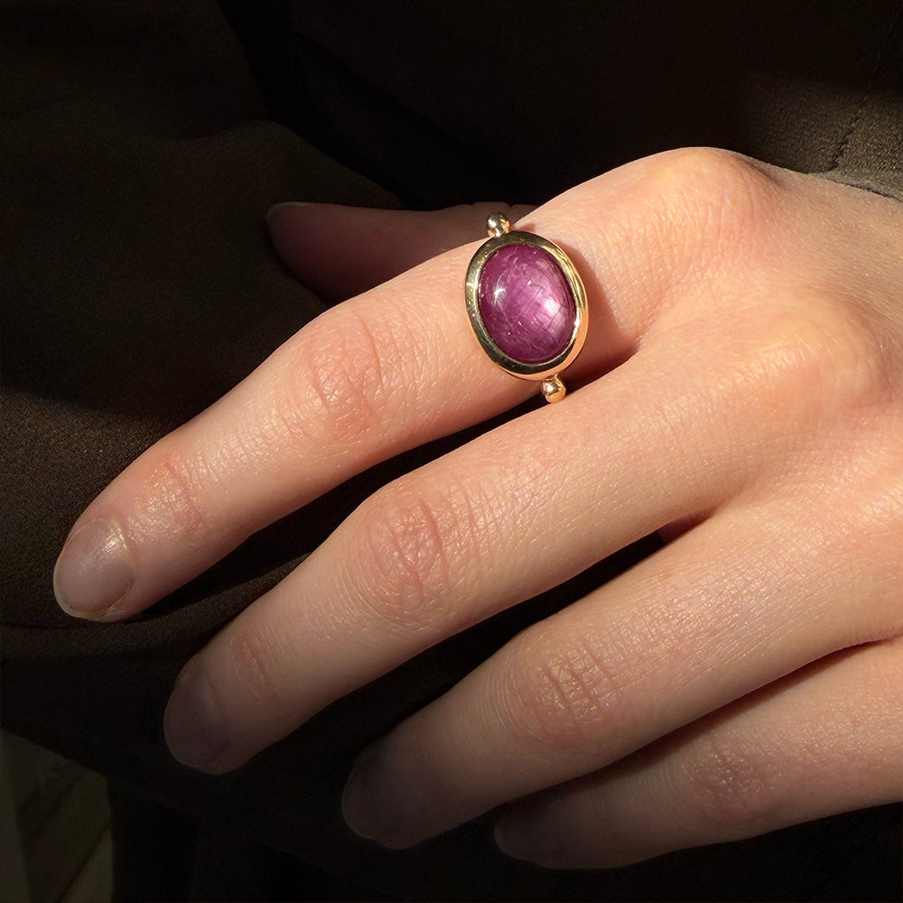 Sirus Ring, Silky Ruby, 9kt Yellow Gold