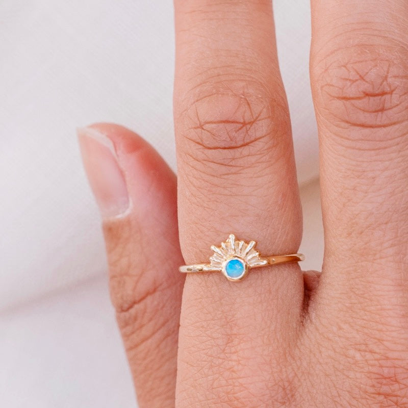 Sunray Ring, Opal, 9kt Yellow Gold