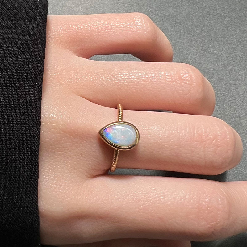 Vega Ring, White Opal, 9kt Yellow Gold