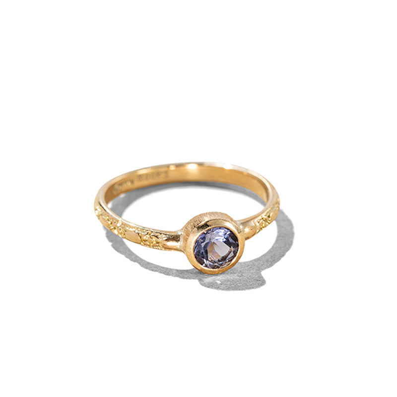 Embossed Ring, Violet Spinel, 9kt Yellow Gold