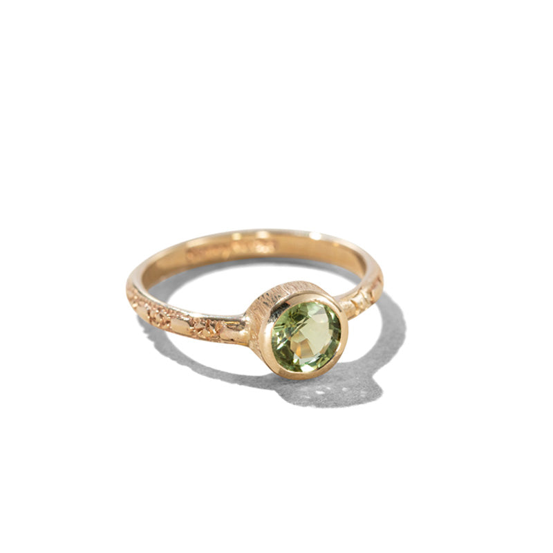 Embossed Ring, Green Spinel, 9kt Yellow Gold