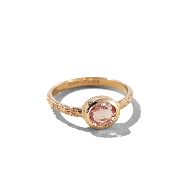 Embossed Ring, Pink Spinel, 9kt Yellow Gold